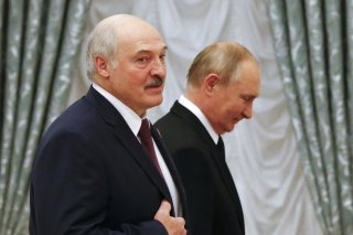 Vladimir Poutine et Alexander Loukachenko. les présidents russe et bélarusse, soufflent le chaud et le froid dans la crise des migrants (Photo prétexte).